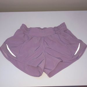 Lululemon Hotty Hot Short 2.5” Size 2 Dusty Rose